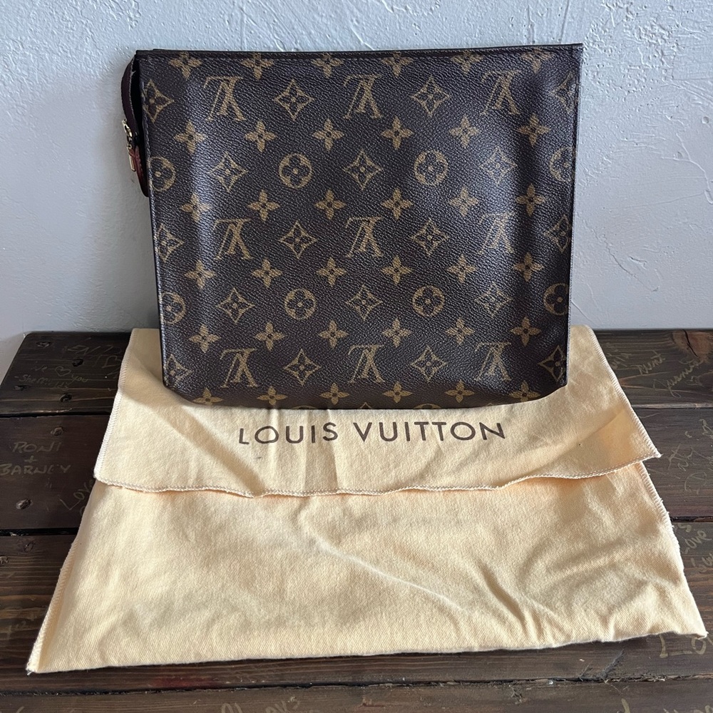 Louis Vuitton Poche Toilette 26